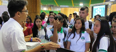 Estudiantes caleños se conectan más con las TICs y Mi Comunidad es Escuela