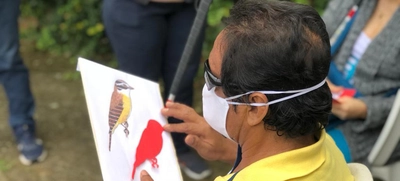Sensaciones desde el corazón, en el avistamiento de aves para personas con discapacidad visual