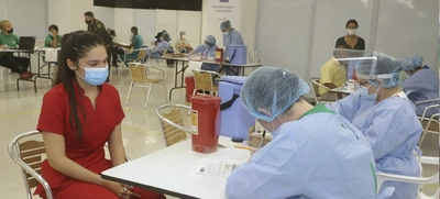 Camila recibió la vacuna contra el covid-19 y ahora es ejemplo para sus pacientes