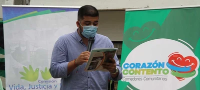Barón Rojo Sur y Frente Radical Verdiblanco se estrenan en “la cancha” de los Comedores Comunitarios