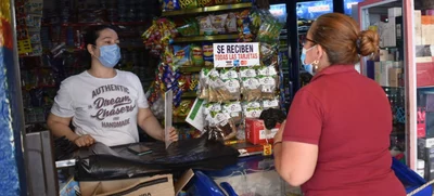 Tenderos y sector del comercio de alimentos en Floralia fueron atendidos con toma de pruebas covid-19