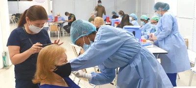 Esta semana los megacentros de vacunación atenderán en horarios habituales
