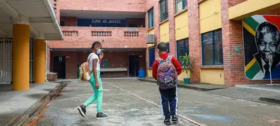Alternancia educativa continúa suspendida en Cali