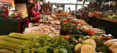 Las plazas de mercado de Cali están vivas