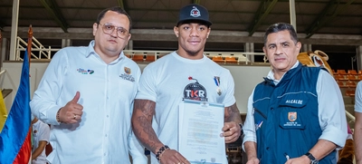 Emotivo homenaje de la Alcaldía de Cali a Óscar Rivas, campeón mundial de boxeo