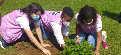 Las mujeres se tomaron el Parque de El Ingenio para sembrar vida