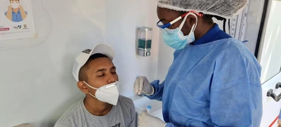 Para celebrar el ‘día de las velitas’ en familia, primero hazte la prueba covid-19