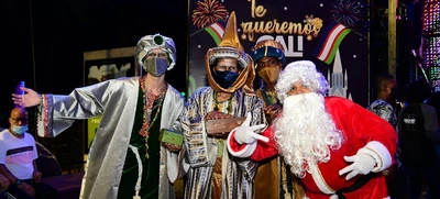 Cientos de personas le dieron la bienvenida a la Navidad en el Bulevar del Río