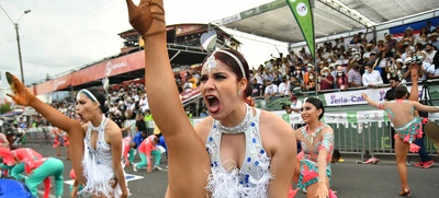Los bailarines y músicos del Salsódromo reactivaron la alegría y economía de los caleños, con un colorido y hermoso espectáculo