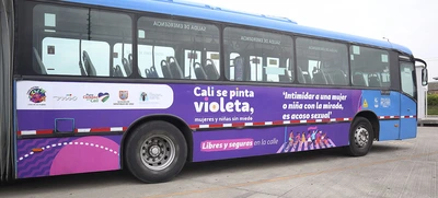 ¡El MIO se pinta Violeta por la seguridad de las mujeres!