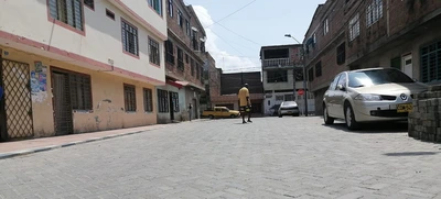 Continúa la adecuación de la vía principal del barrio Comuneros II