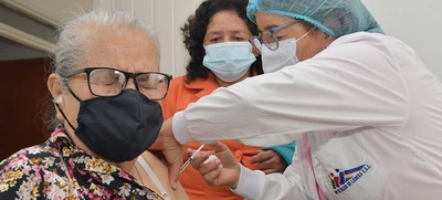Baja velocidad de transmisión, pero los fallecimientos por Covid-19 son preocupantes; Salud Pública insiste en la vacunación