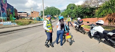 Movilidad rechaza intolerancia contra agentes de tránsito en labores de control