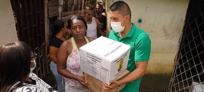 Alcaldía entregó ayudas a comunidades afectadas por lluvias e inundaciones