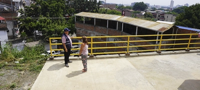 Entregan muro de contención en el corazón de la comuna 20