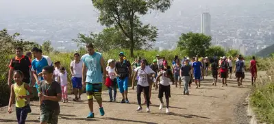 Tenga en cuenta las restricciones a la hora de ascender a los cerros tutelares