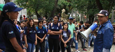 Beneficiarios de Todas y Todos a Estudiar recorrieron el centro histórico de Cali