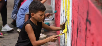 Con murales y siembra de árboles, se embelleció punto impactado por arrojo de residuos