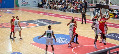 Estudiantes de ‘Todas y todos a estudiar’ vibraron con el triunfo del Team Cali en baloncesto
