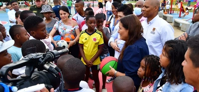 Alcaldía de Cali  y Ministerio de Vivienda entregaron nuevo  Parque  'Lago Azul' que beneficiará a la comunidad del oriente de la ciudad.
