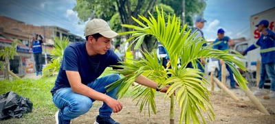 Alcaldía y comunidad se unieron para recuperar separador vial impactado por residuos