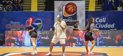 Periodistas, invitados especiales para cuartos de final de baloncesto en el Coliseo El Pueblo