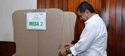 Ospina votó en el puesto ubicado en la CVC