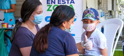 Vacunación, la mejor aliada para evitar complicaciones por covid en temporada de lluvias