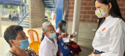 Claves para dar una atención en salud preferencial y humanizada al adulto mayor