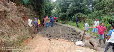 Adecúan vía en el corregimiento La Castilla por precipitaciones en el territorio