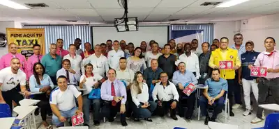 Taxistas de la empresa Toro Autos se unen para promocionar a Cali a través de los códigos QR