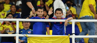 Las ‘Superpoderosas’ cautivan a niñas y niños con su fútbol