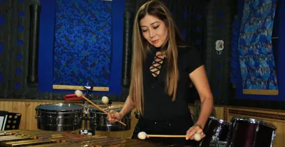 Son Mujeres’ el ritmo de la salsa en cuerpo de mujer