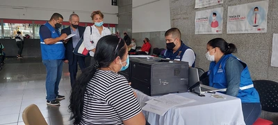 Hacienda agiliza trámites llegando a más centros comerciales de Cali