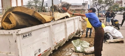 Avanzan las jornadas de limpieza en el área de renovación urbana