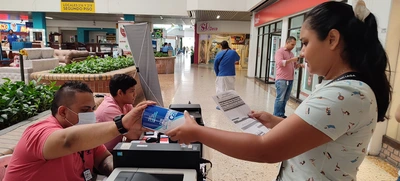 Caleños están felices por la atención de Hacienda en puntos de comercio