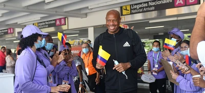 “Mike” Powell, el embajador del Mundial de Atletismo Sub 20, llegó a Cali