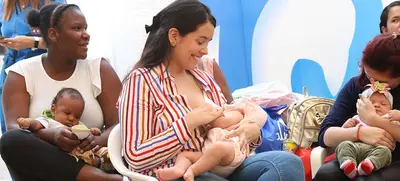 Mujeres gestantes y lactantes con sus niños disfrutaron de talleres en la Semana de la Lactancia Materna