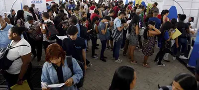 Jóvenes acudieron de forma masiva a  feria de empleo para aspirar a cerca de 1000 vacantes