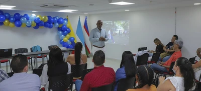 Docentes de la institución educativa INEM recibieron el certificado del manejo del curso Moodle