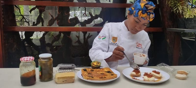 Con torta de pastores y bizcocho de pandero, Mónica Mina consigue tiquetes para Turquía