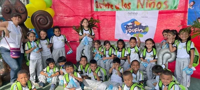 Entregados kits escolares en la Institución Juana de Cayzedo y Cuero