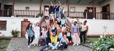 Se capacitan 65 jóvenes para potenciar el sector turístico de las comunas 1 y 20