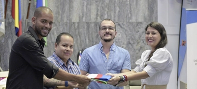 Deportistas que representarán a la Alcaldía de Cali en Yopal, reciben la bandera