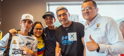 Los semilleros de la comuna 20 tuvieron su día feliz con Teo Gutiérrez