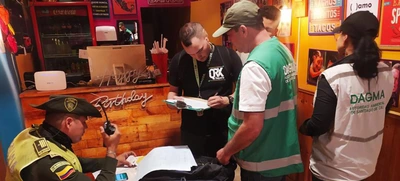 Plan para detectar a los que arrojan residuos en separadores viales
