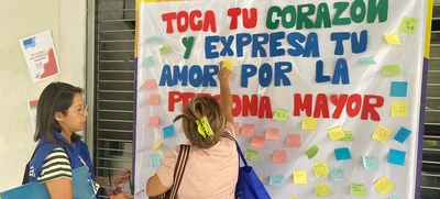 Toca Tu Corazón y Expresa tu Amor por la Persona Mayor