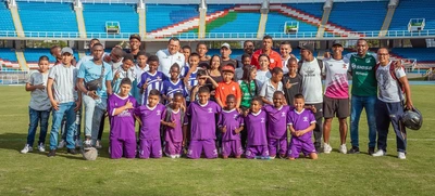 Niños de Olaya Herrera disfrutaron su visita al corazón del deporte caleño