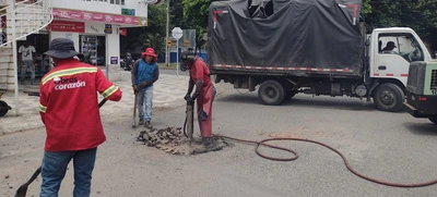 Realizan mantenimiento preventivo a vías de El Guabal con Obras de Corazón