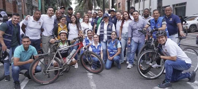 Vivienda le caminó, le patinó y le pedaleó al día sin carro
